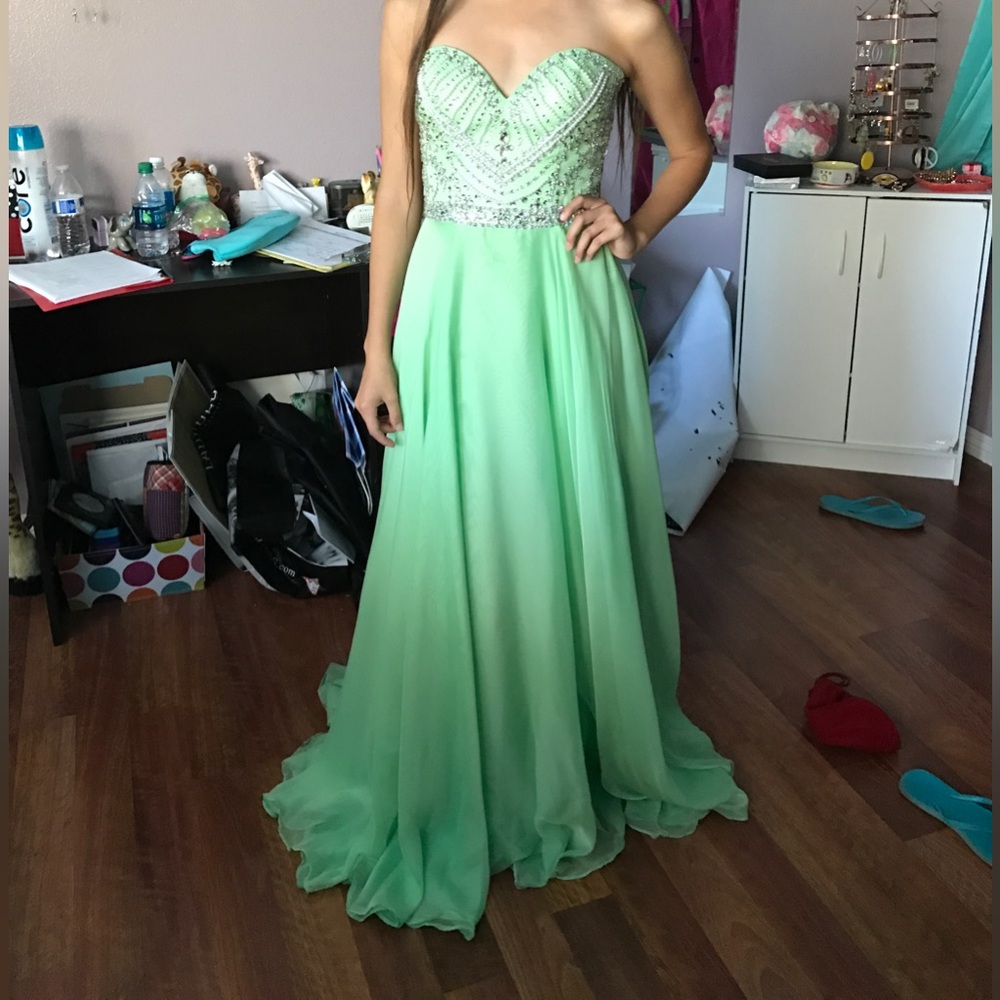 Sherri Hill light green prom dress with pearl detailing altered to size 0